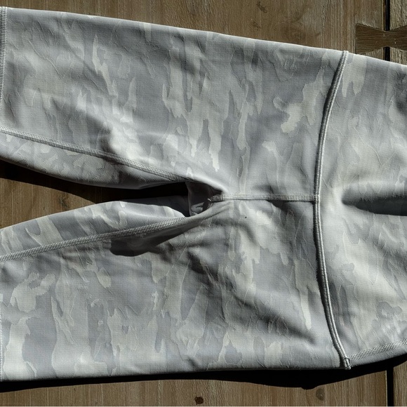 Lululemon Wonder Under HR SHORT 10" JAC, size 4 - Picture 6 of 6